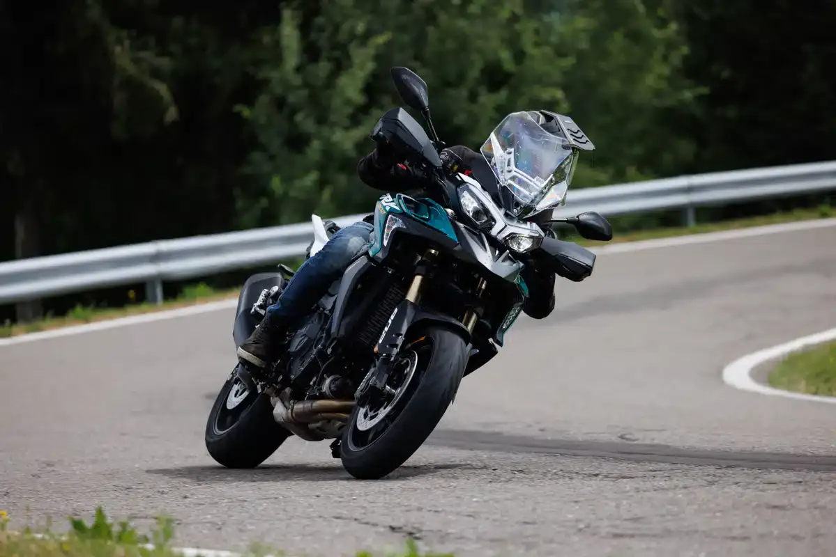 Essai Benelli TRK 902 Stradale et Explorer, la surprise venue de Chine - 01