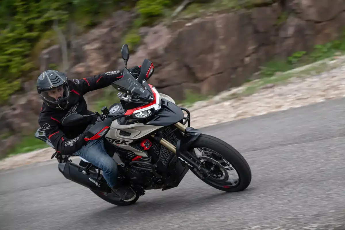 Essai Benelli TRK 902 Stradale et Explorer, la surprise venue de Chine - 02