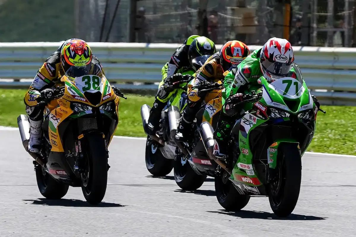+ de 240 kmh en Aprilia RS660, Suzuki GSX-8R, Yamaha R7 en championnat Sportbike, on vous - 05