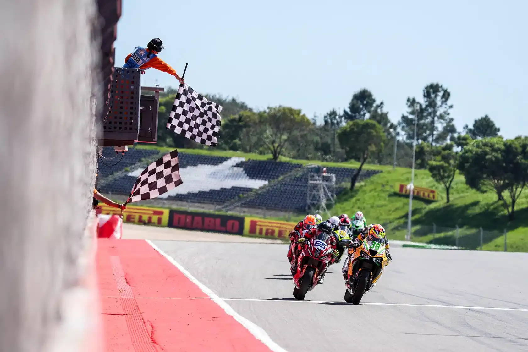 + de 240 kmh en Aprilia RS660, Suzuki GSX-8R, Yamaha R7 en championnat Sportbike, on vous - 07