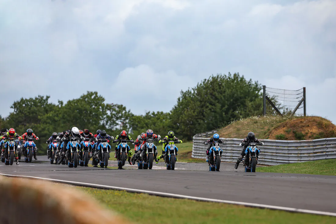 Devenir pilote de course en Suzuki GSX-8S Cup - 01