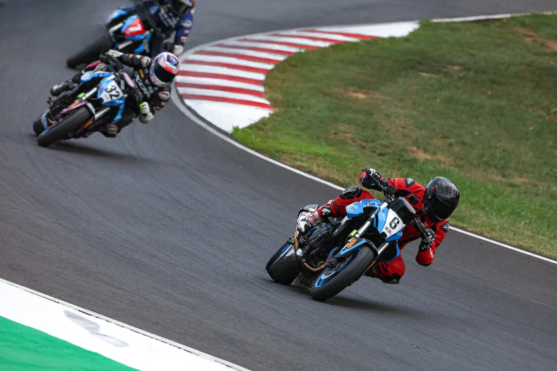 Devenir pilote de course en Suzuki GSX-8S Cup - 04