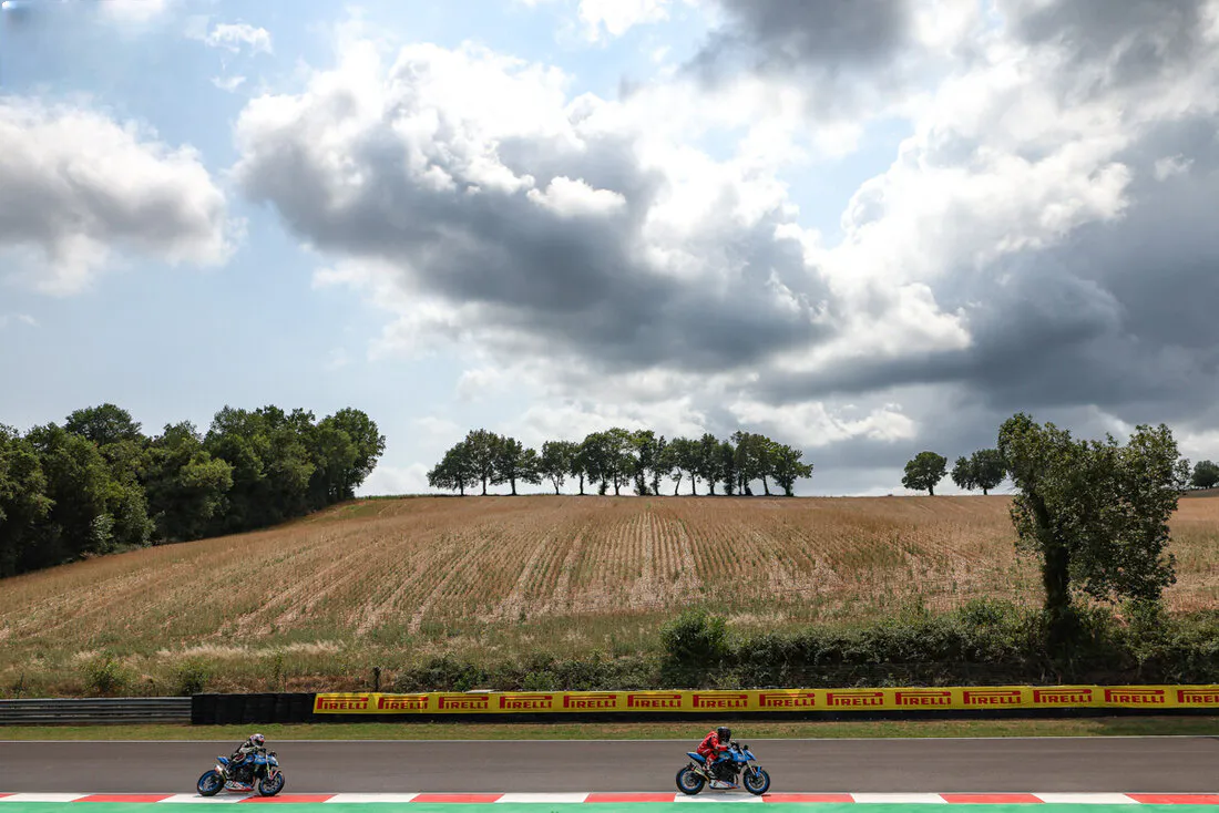 Devenir pilote de course en Suzuki GSX-8S Cup - 05