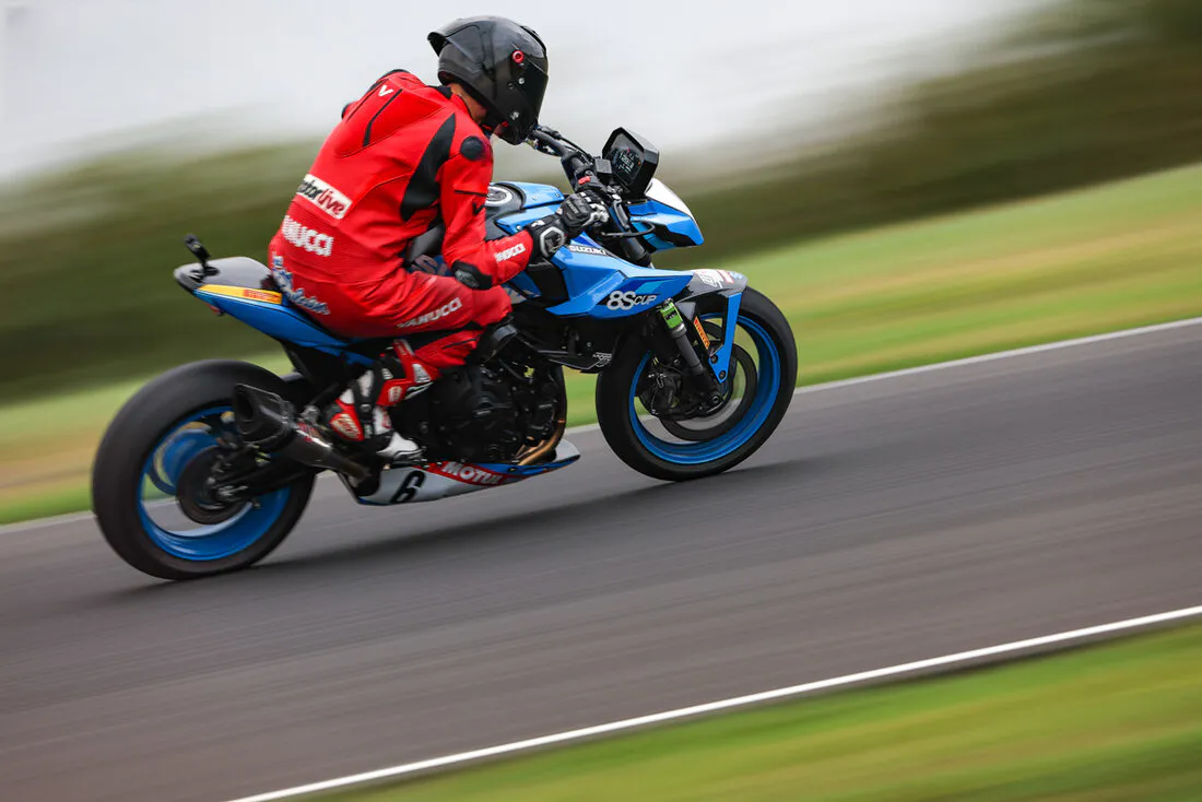 Devenir pilote de course en Suzuki GSX-8S Cup - 07