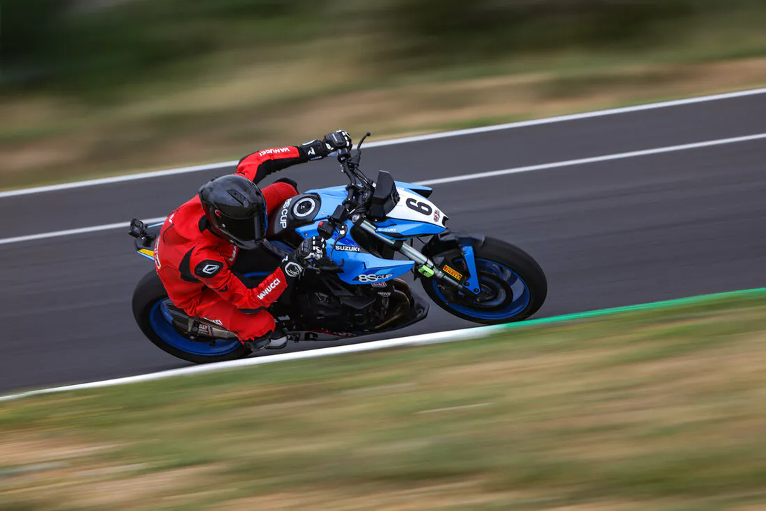 Devenir pilote de course en Suzuki GSX-8S Cup - 08