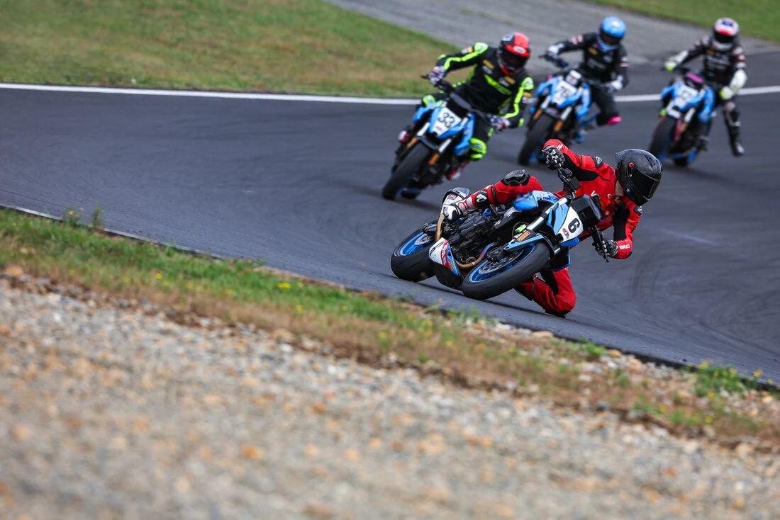 Devenir pilote de course en Suzuki GSX-8S Cup - 13