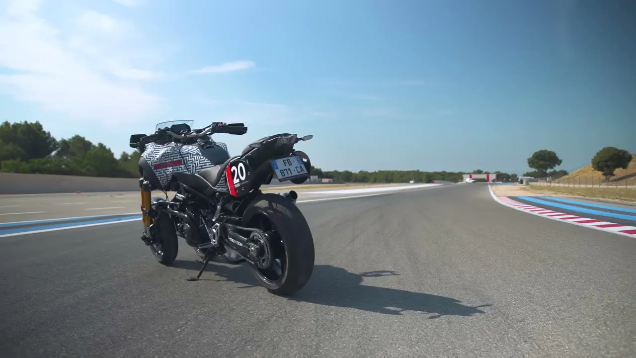 ESSAI Yamaha Niken Turbo - 05