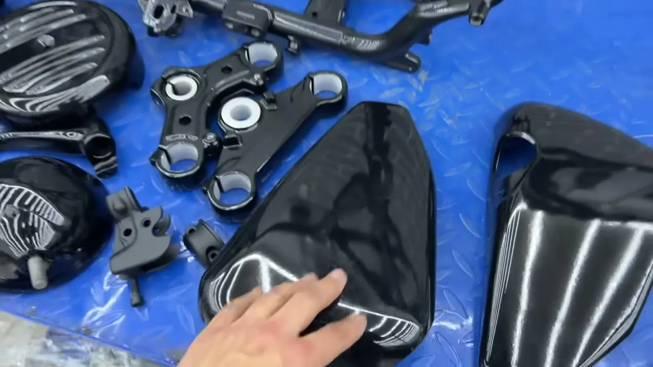 HARLEY DAVIDSON brûlée qui renaît - 11