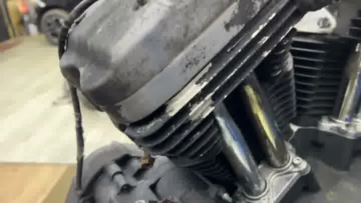 HARLEY DAVIDSON brûlée qui renaît - 13