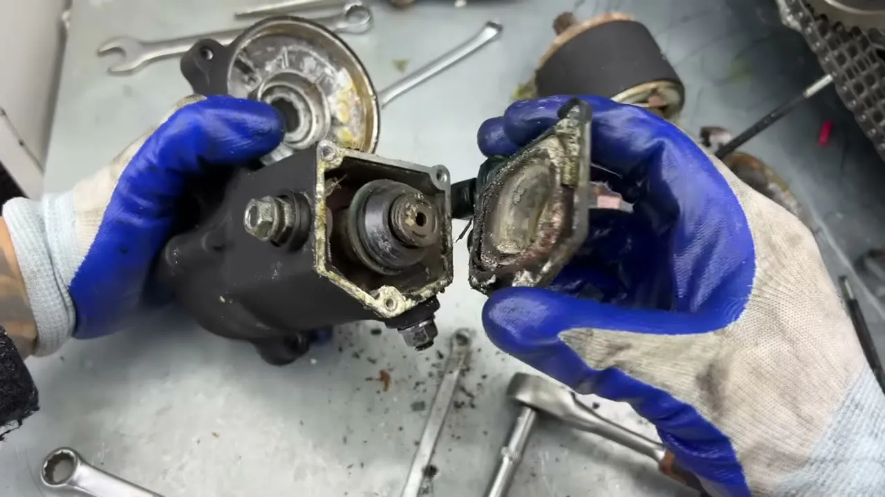 HARLEY DAVIDSON brûlée qui renaît - 18