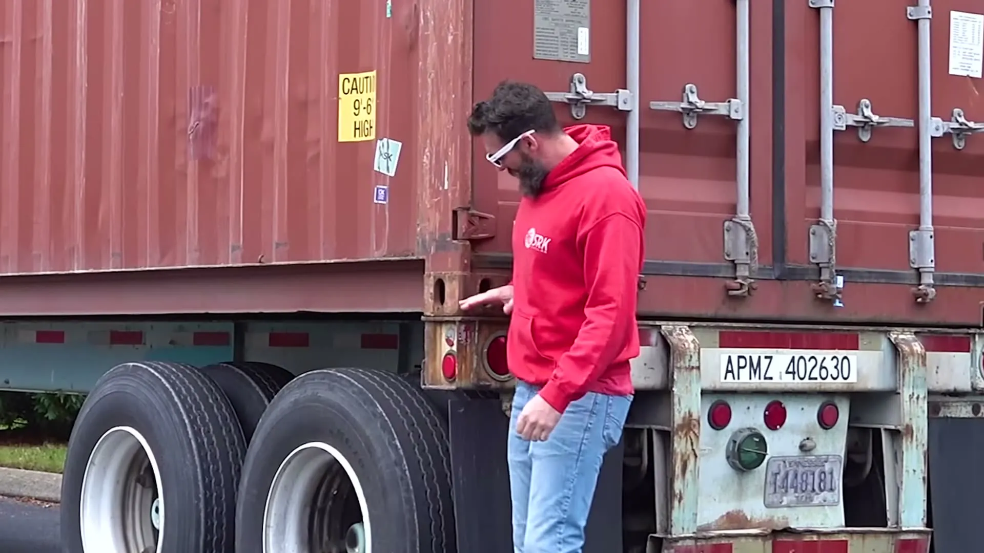 Il achète un container rempli de motos - 02