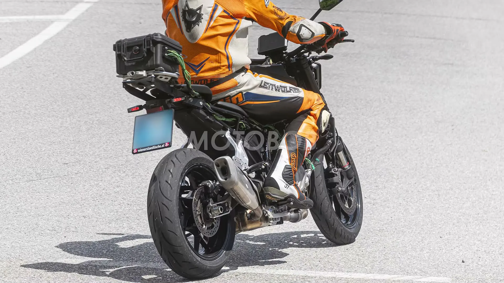 Nouveautés chez KTM, Triumph, CFMOTO, Moto Guzzi - 05