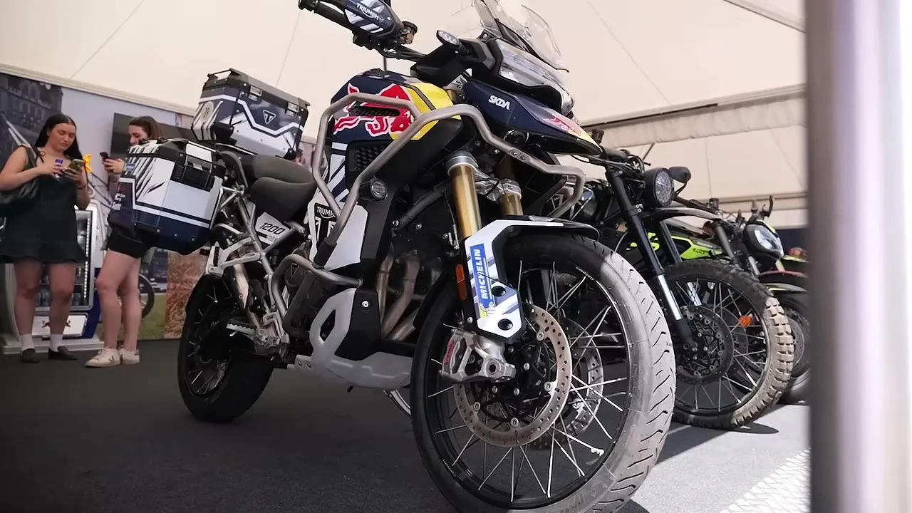 Nouveautés chez KTM, Triumph, CFMOTO, Moto Guzzi - 18