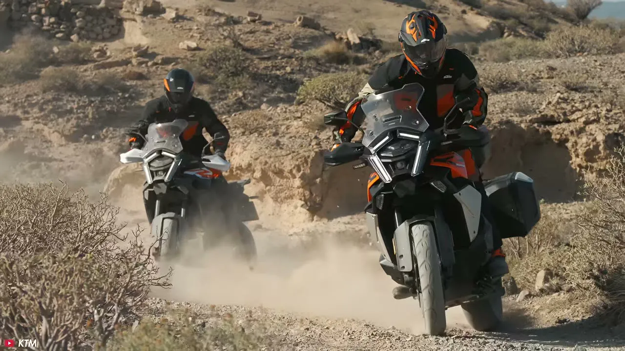 Nouveautés chez KTM, Triumph, CFMOTO, Moto Guzzi - 25
