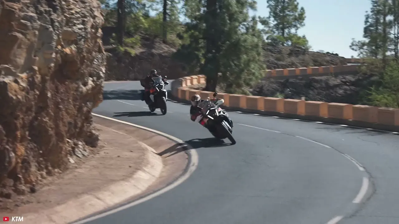 Nouveautés chez KTM, Triumph, CFMOTO, Moto Guzzi - 26
