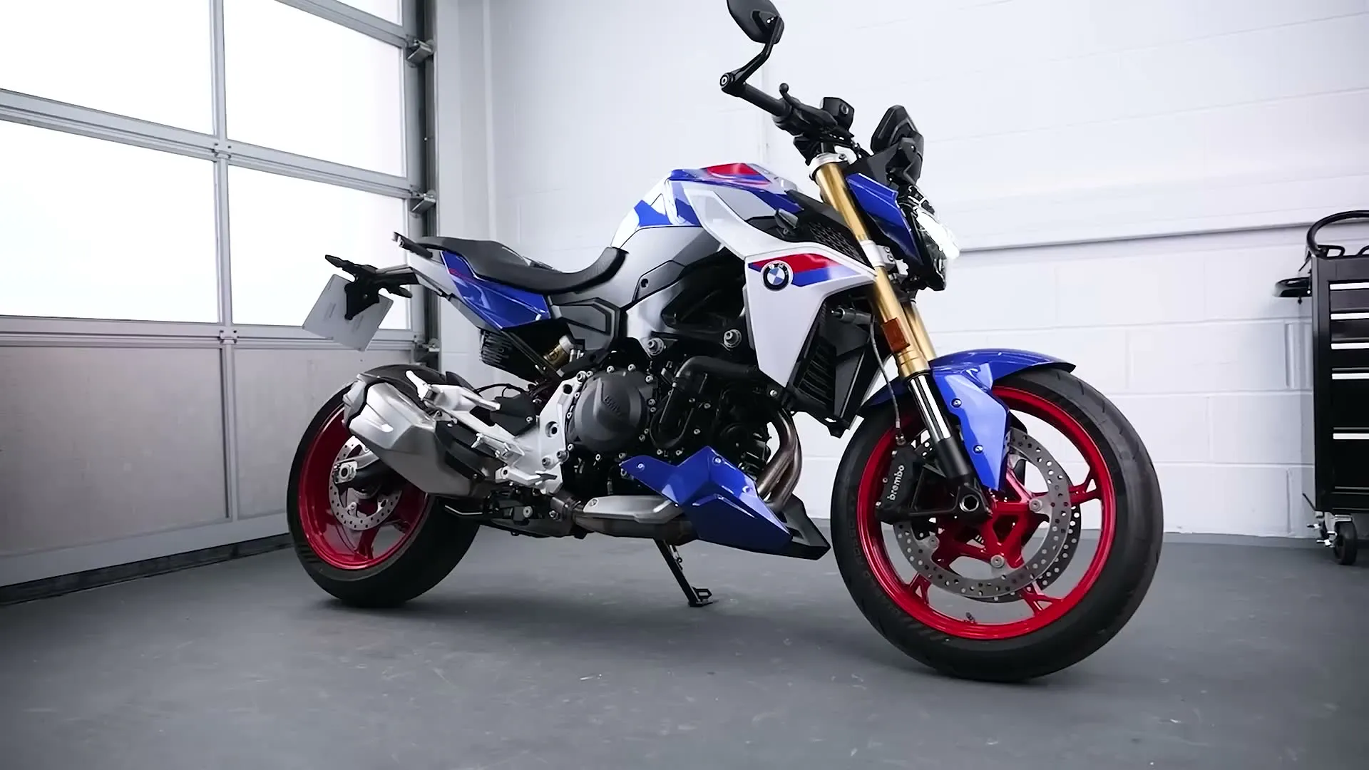 Nouveautés chez KTM, Triumph, CFMOTO, Moto Guzzi - 29