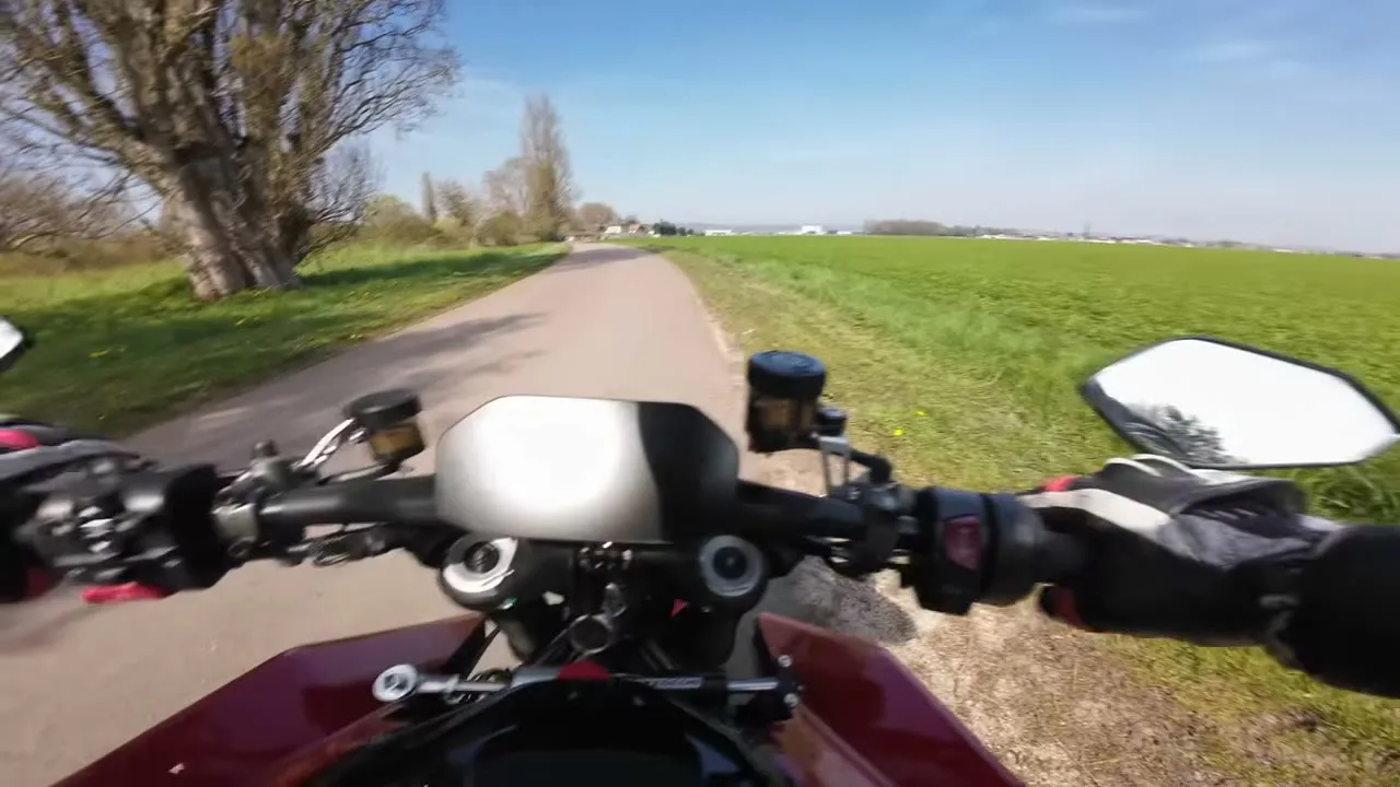 QJMOTOR SRK 921, test de la brutale - 03