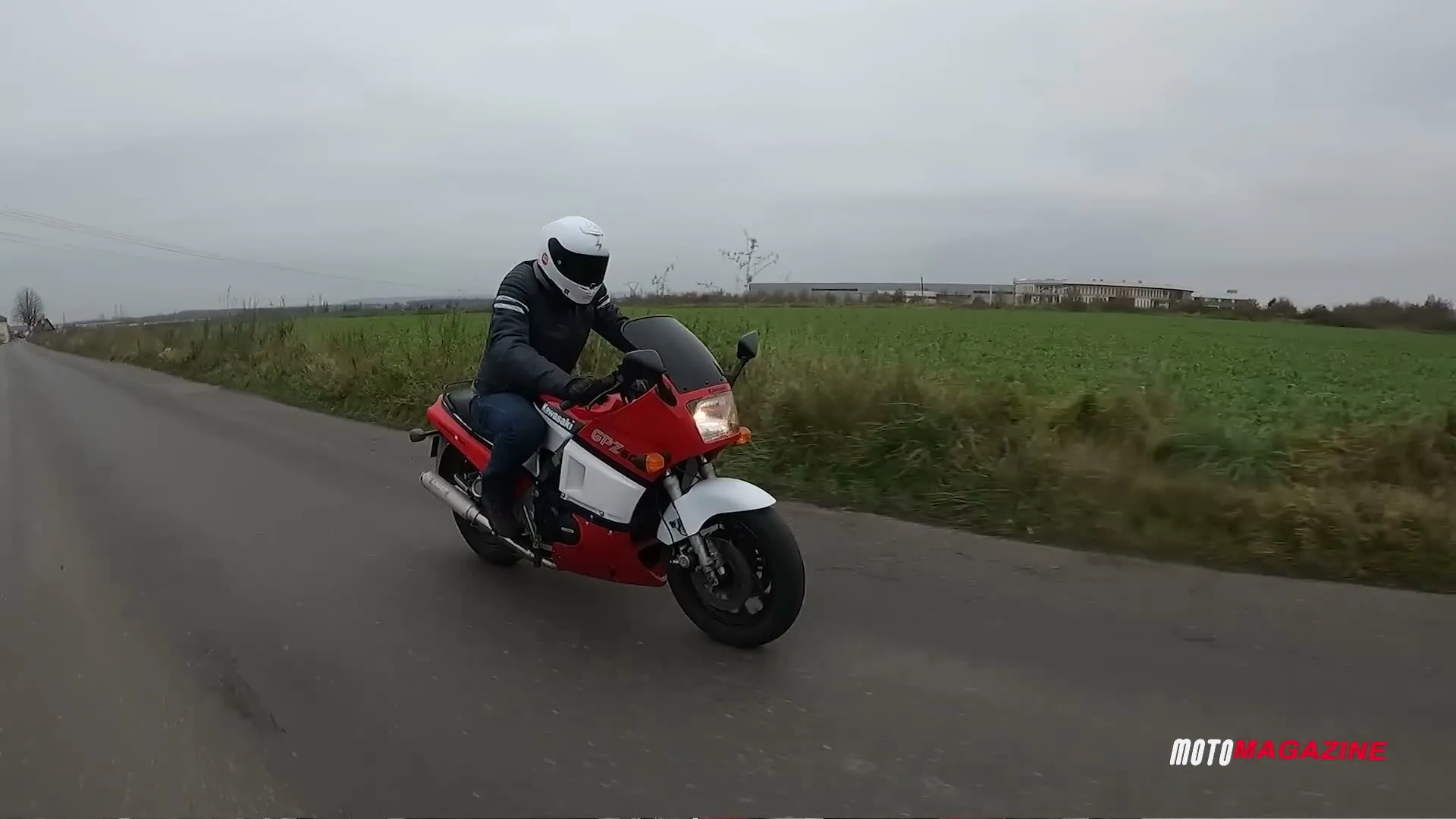 Sage de la KAWASAKI GPZ 600 R - 16