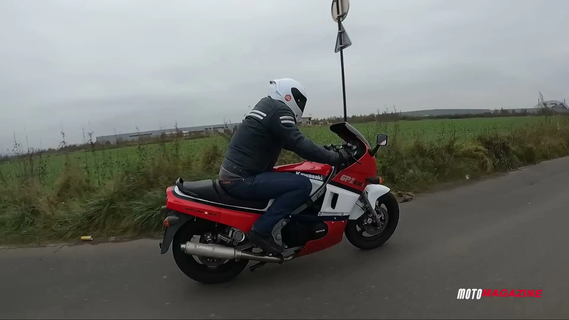 Sage de la KAWASAKI GPZ 600 R - 17