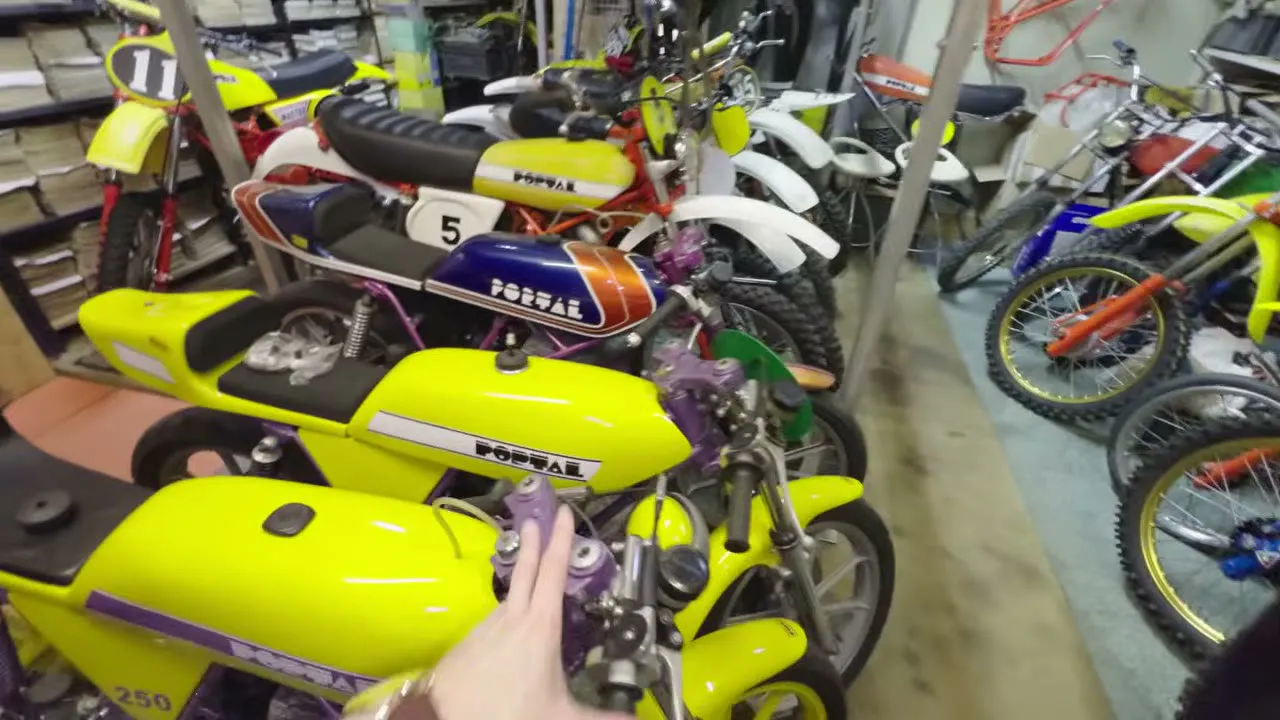 Un garage rempli de motos introuvables - 12