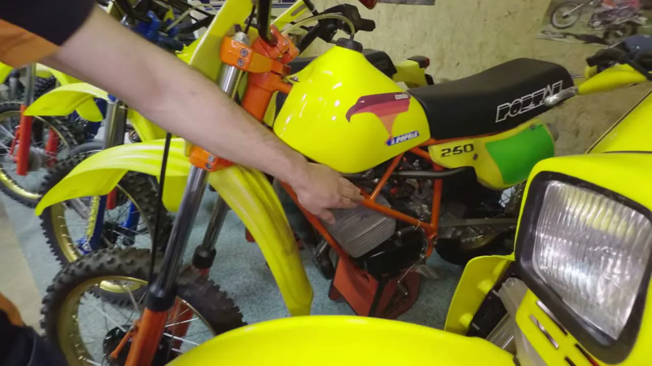 Un garage rempli de motos introuvables - 14