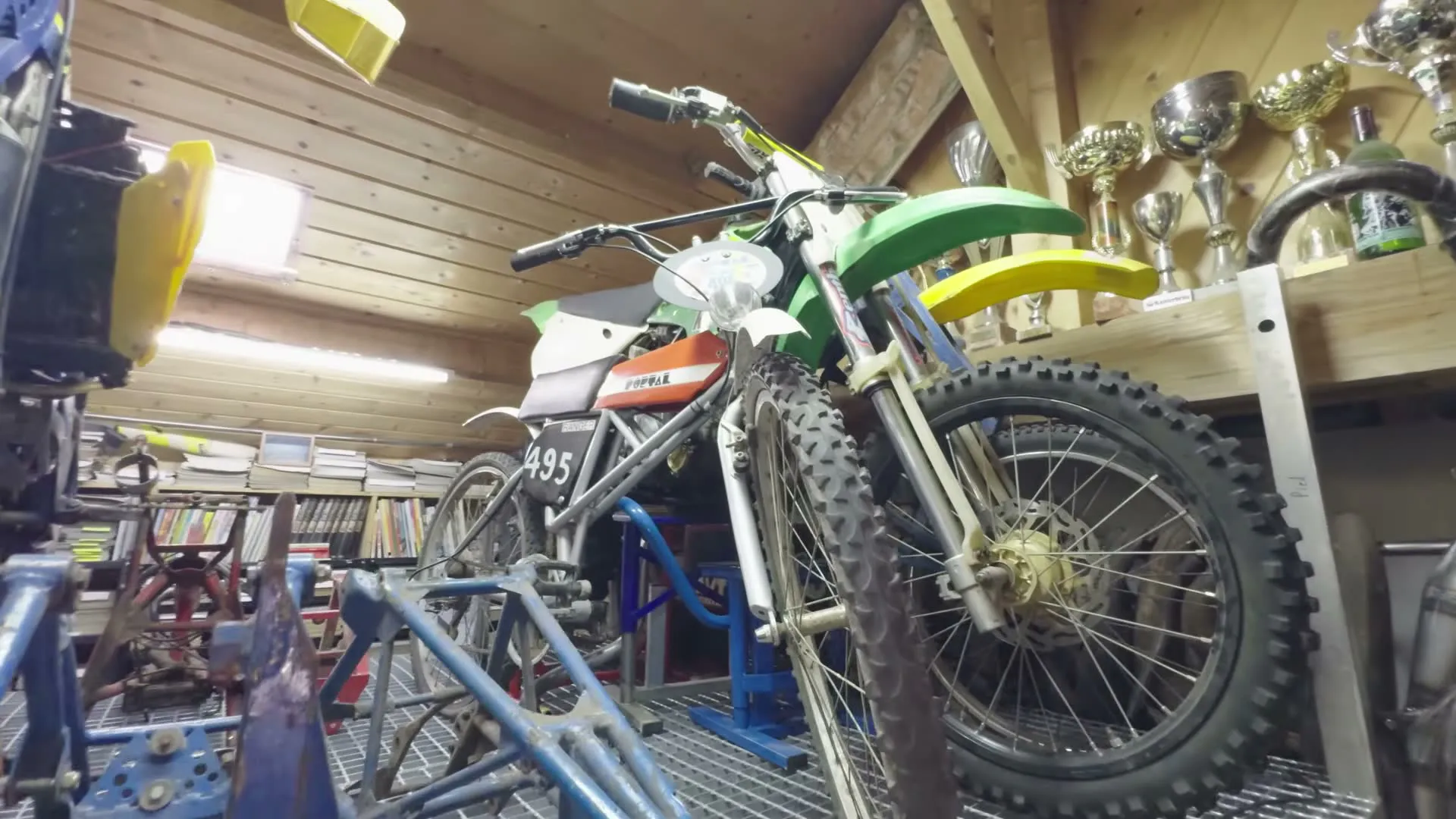 Un garage rempli de motos introuvables - 15