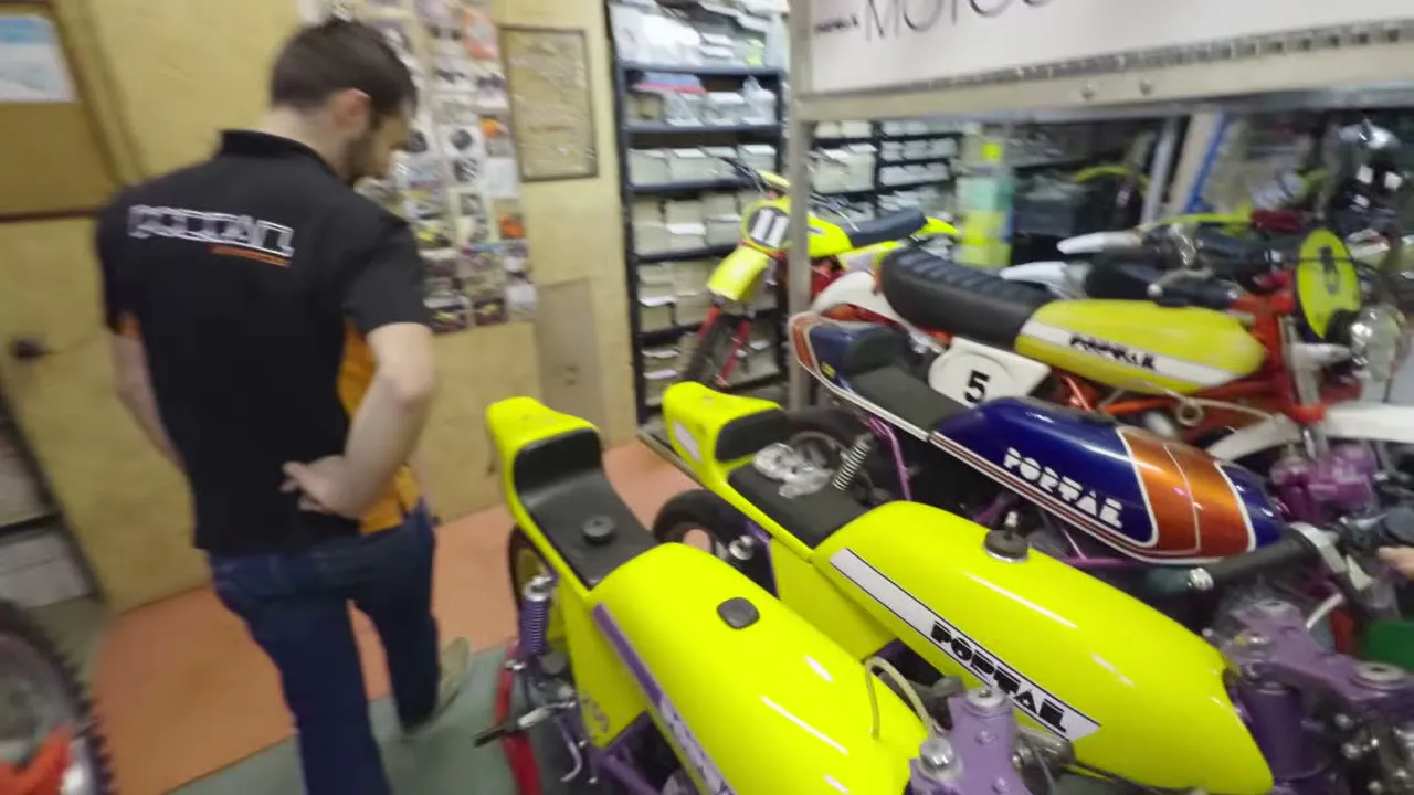 Un garage rempli de motos introuvables - 16