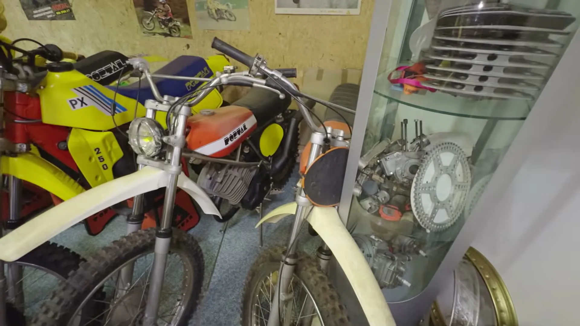 Un garage rempli de motos introuvables - 17